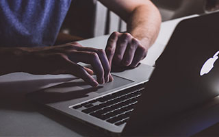 配资系统:配资网查询-9月2日港股收盘：恒指跌0.47% 中芯国际领跌成分股